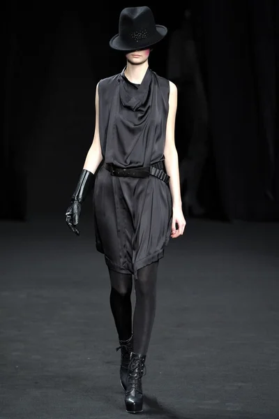 Look 13
